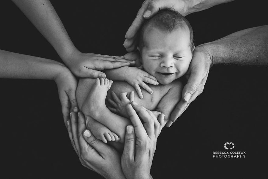 Photographer-takes-pictures-of-babies-as-never-seen-before-5922b2ed79582__880