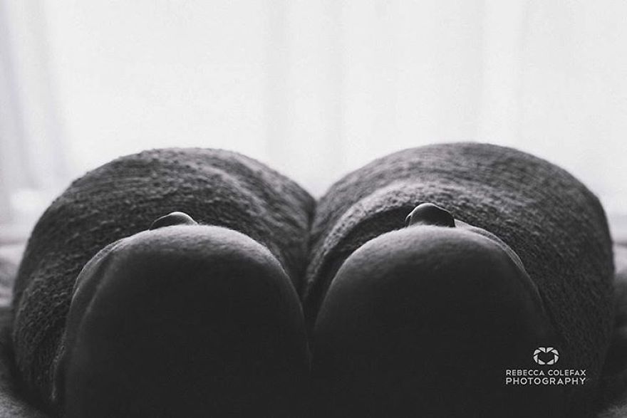 Photographer-takes-pictures-of-babies-as-never-seen-before-5922b30460700__880