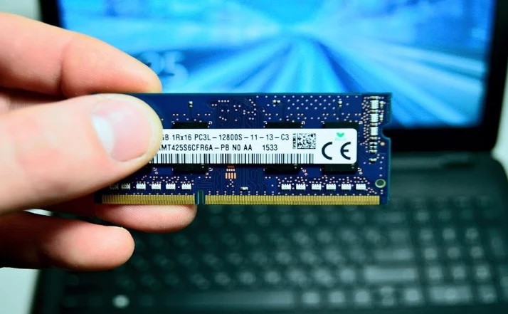 Оперативна память в руках
