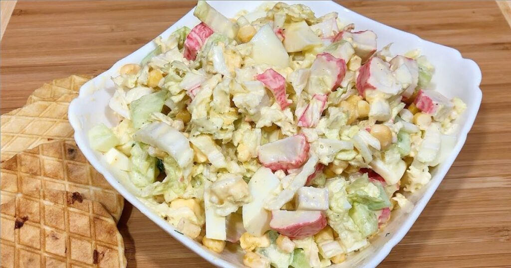 Салат з крабовими паличками і пекінською капустою