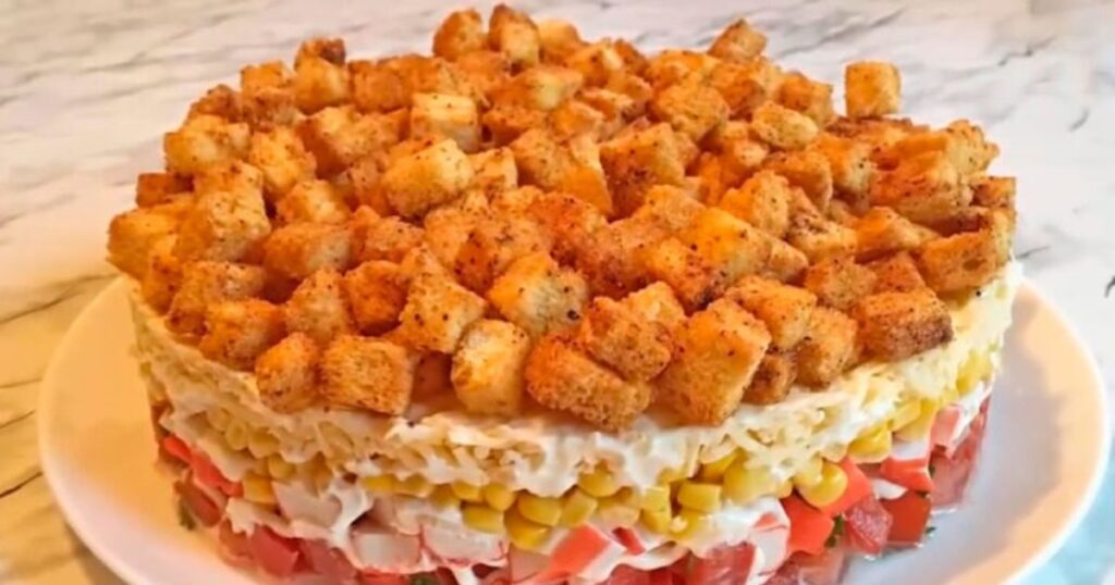 Салат з крабовими паличками і сухариками