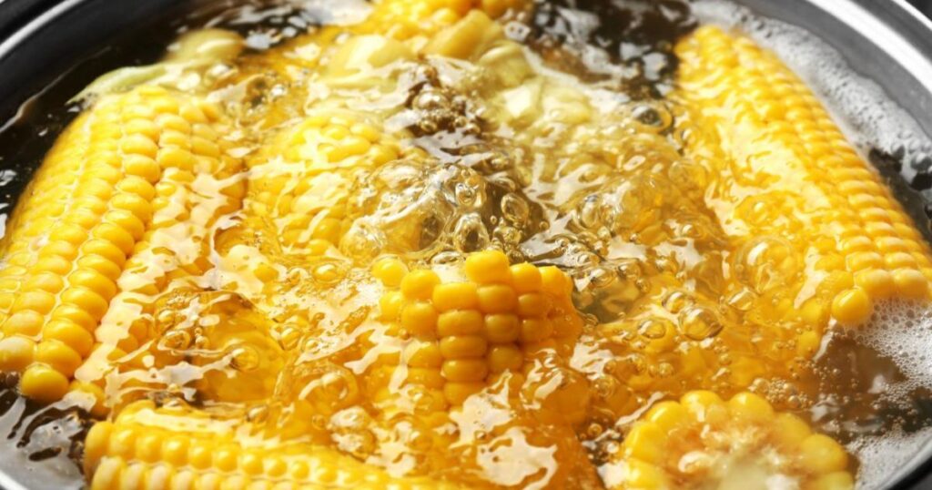 Скільки по часу потрібно варити кукурудзу?