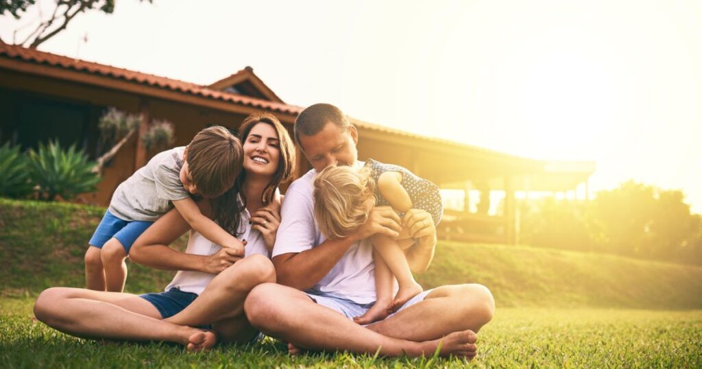 Хто з них не сім'я: як твоє дитинство вплинуло на твоє сприйняття сім'ї?