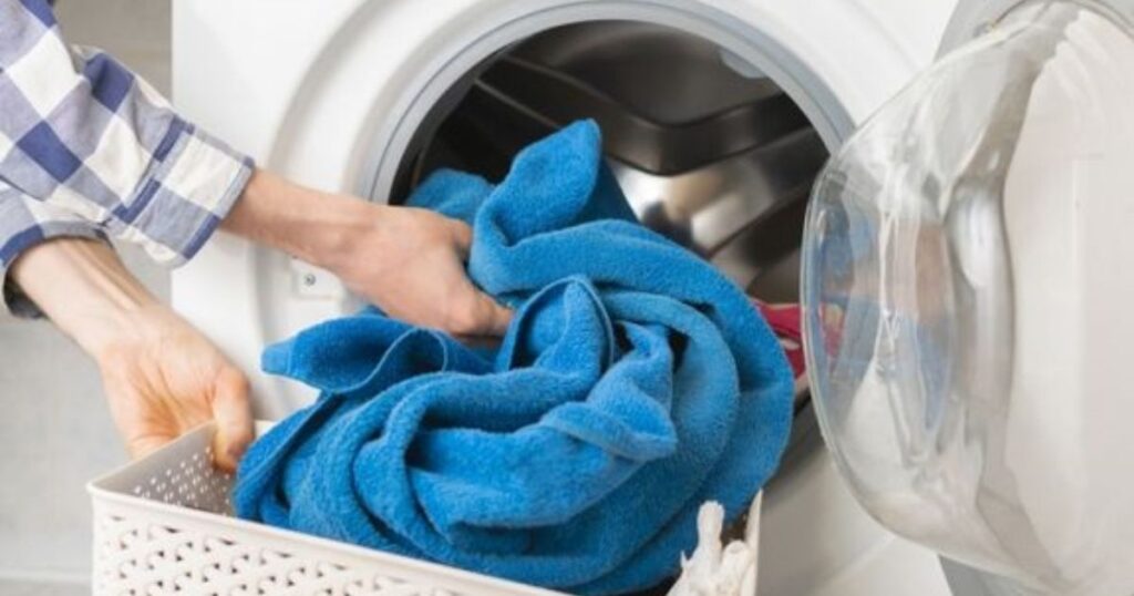 Як врятувати кухонні рушники від жирних плям