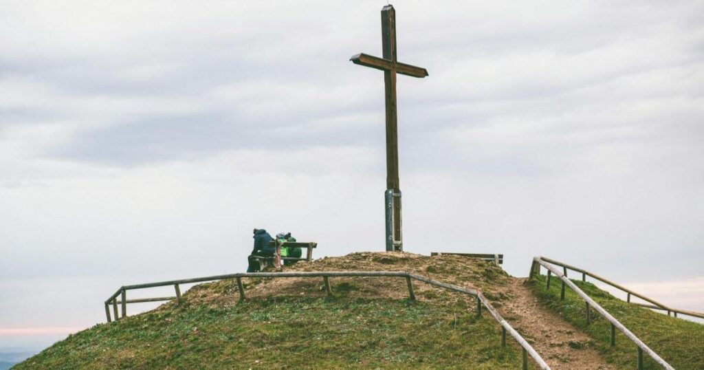 Чому в Україні на в'їзді в місто ставлять хрести?