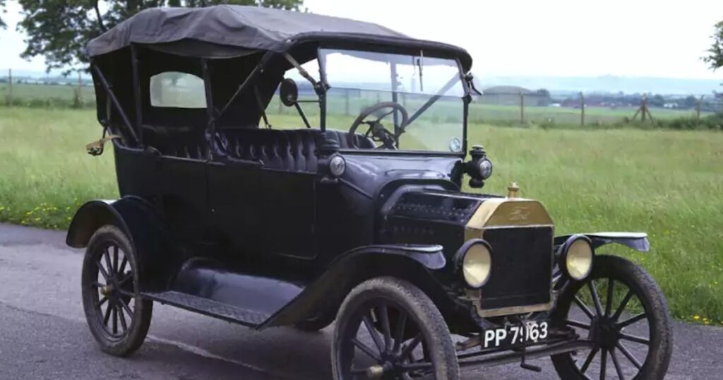 Чому в Англії праворульний рух?