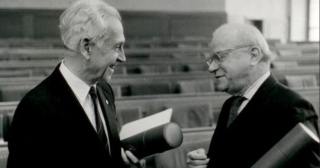 Ознаки суспільства за Едвардом Шилзом