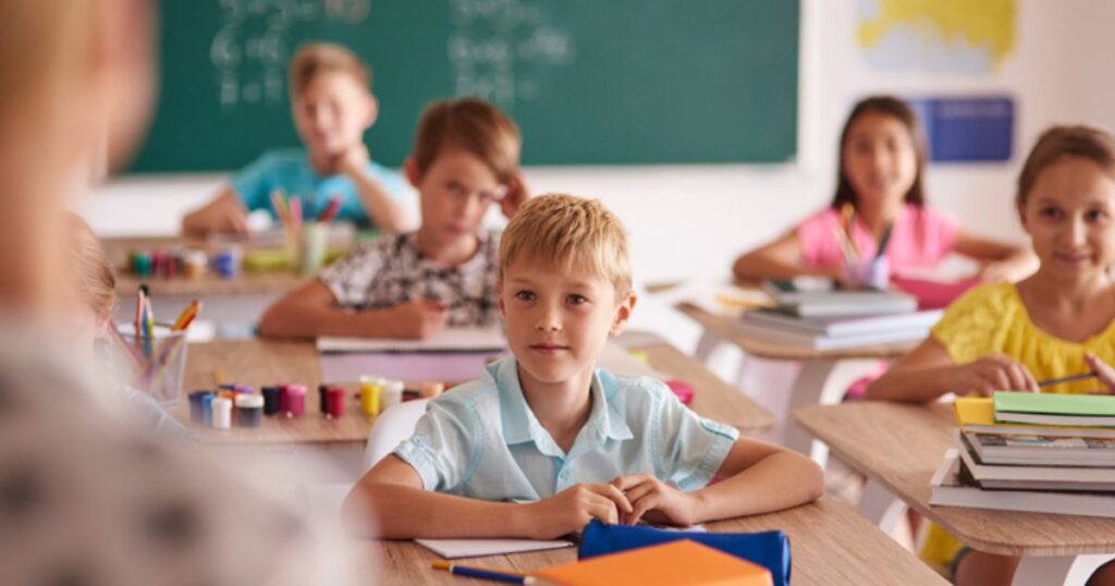 Без біології, але тепер з фізкультурою: в українських школах приберуть частину обов’язкових предметів!