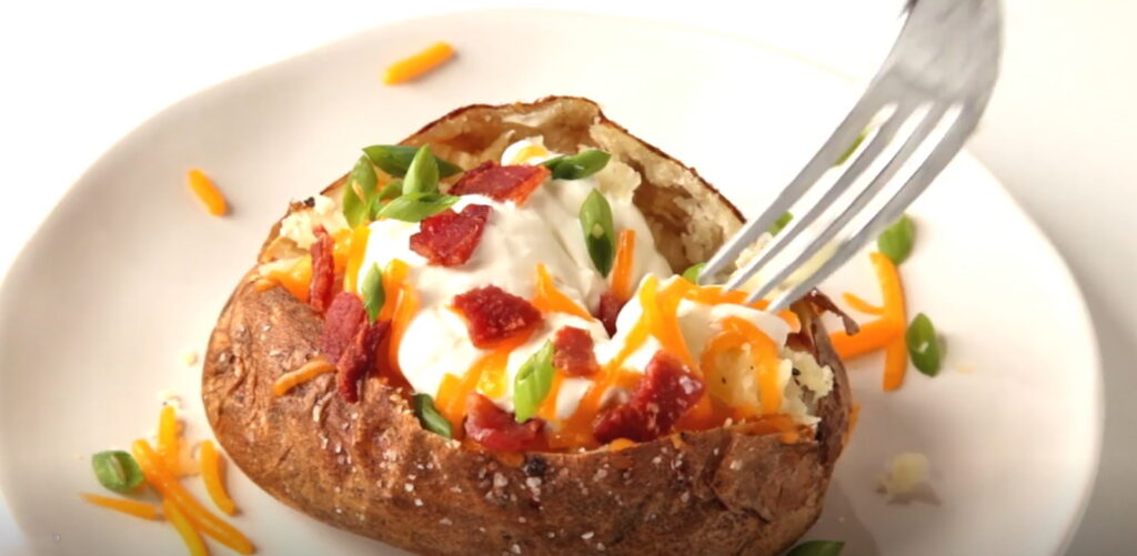 Запечена картопля зі смачною серединкою