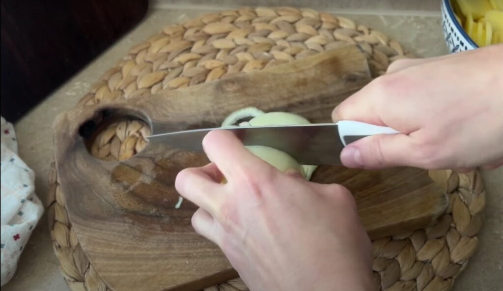 Нарізання цибулі кільцями