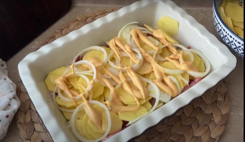 Страва змащена соусом