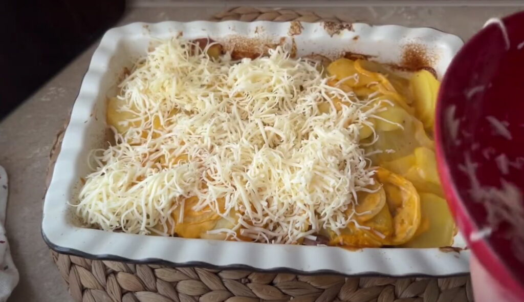 Страва посипана натертим твердим сиром