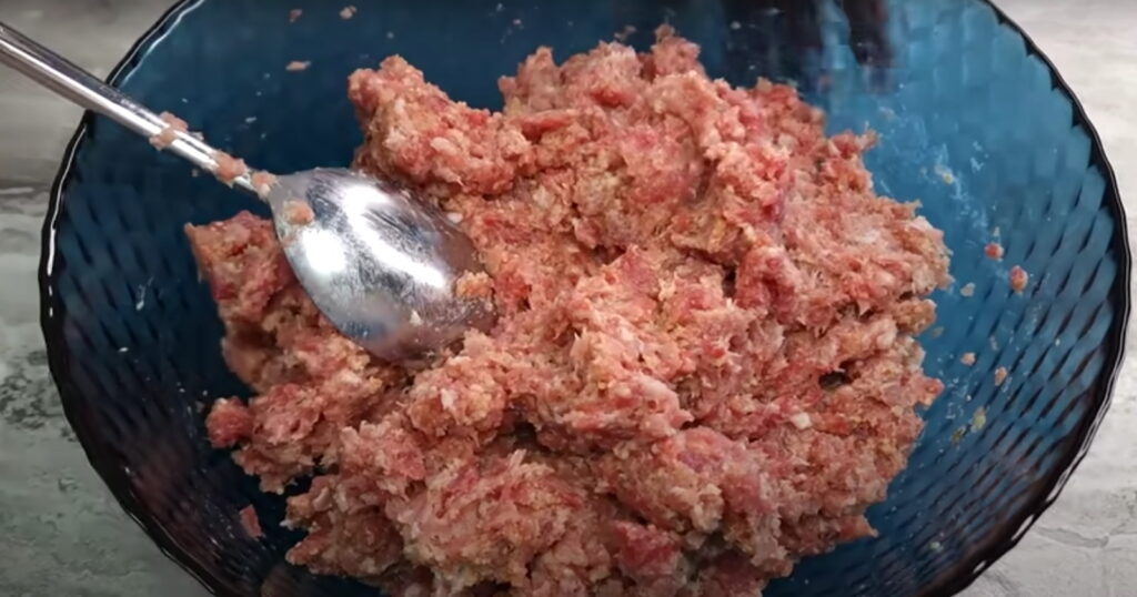 Приготування фаршу для начинки половинок картоплі