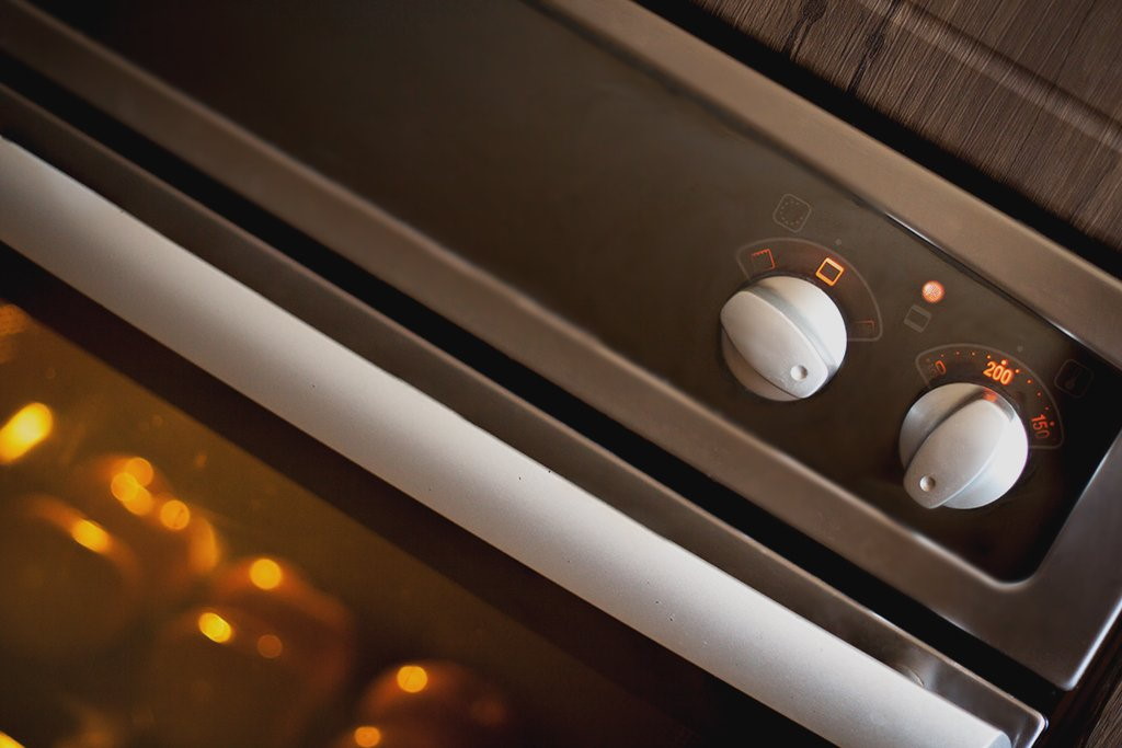 Розігрівання духовки до 200 градусів цельсія
