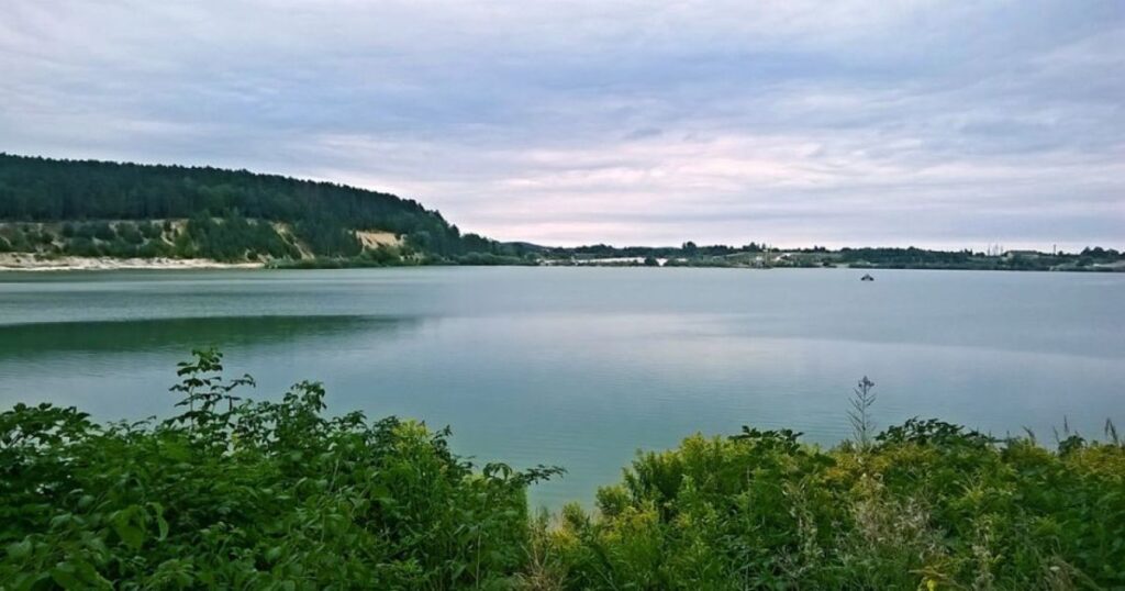 Топ-3 безкоштовних Озера біля Львова - Ясниський кар’єр