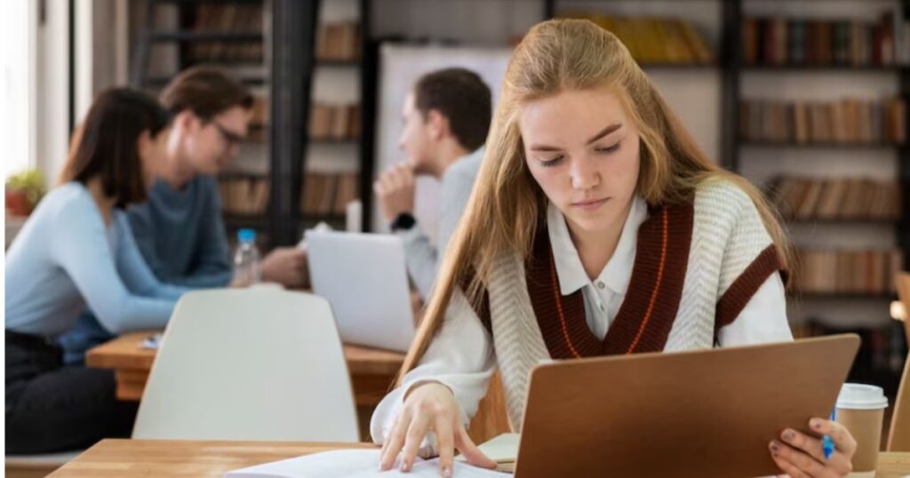 «Ліс рук» вступати, особливо серед 16-17 річних хлопців – освітяни критикують черговий заклик МОН