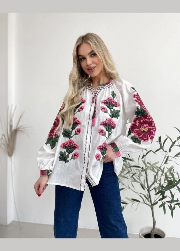 Біла вишита сорочка Піони