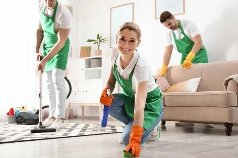 Клінінгова компанія проводить генеральне прибирання