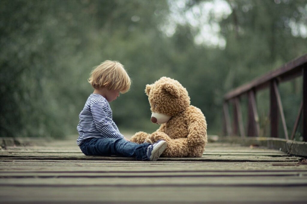 Хлопчик з плюшевим ведмедиком “Найкращі друзі”