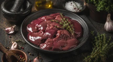 Свіжа куряча печінка з спеціями 