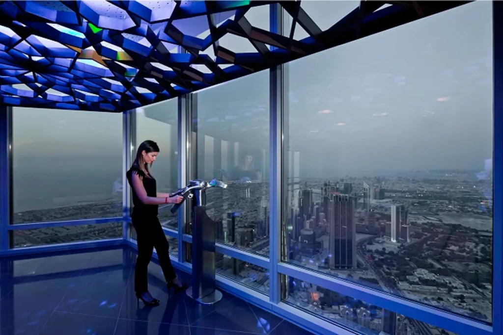 Краєвиди Дубая з оглядового майданчика At the Top на 124–125 поверхах вежі